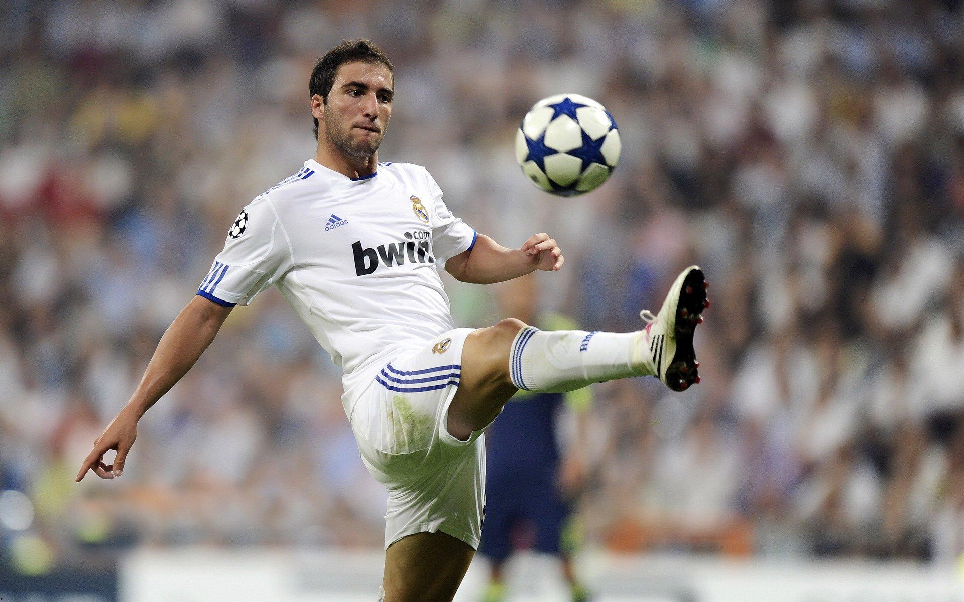 天才新星上演完美帽子戏法，助球队逆转夺冠