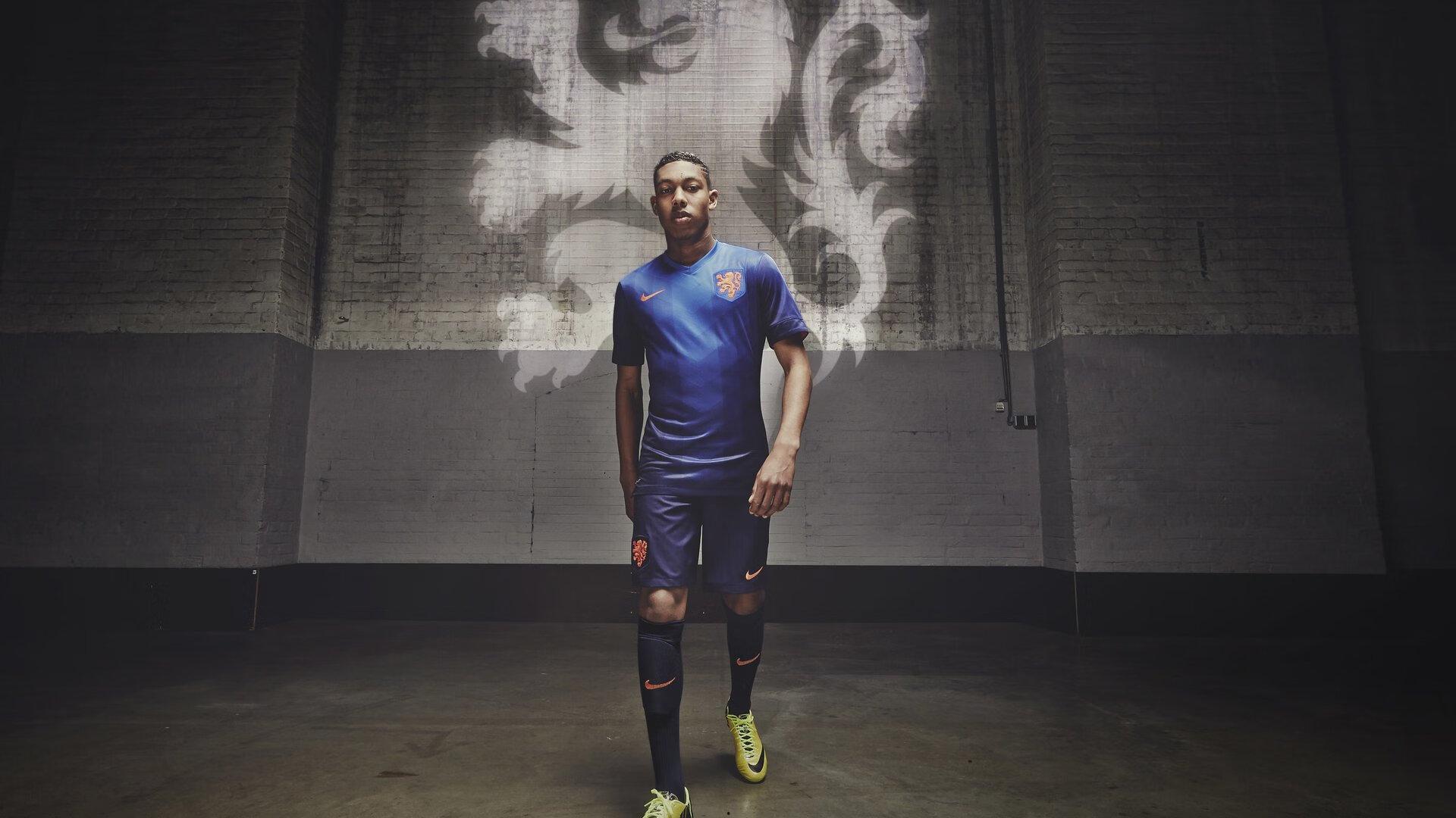 传奇谢幕，足球巨星李明举行盛大退役仪式